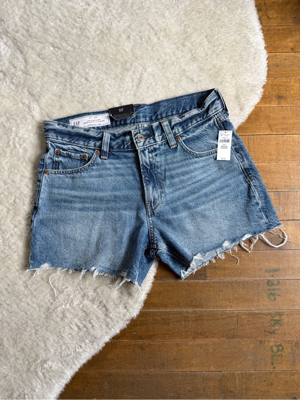 Gap low rise shorts